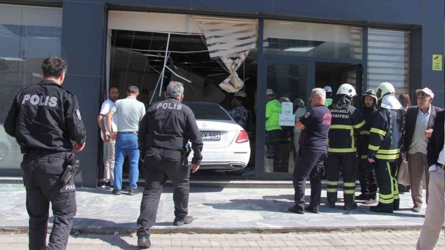 Lüks otomobil, vergi dairesine daldı