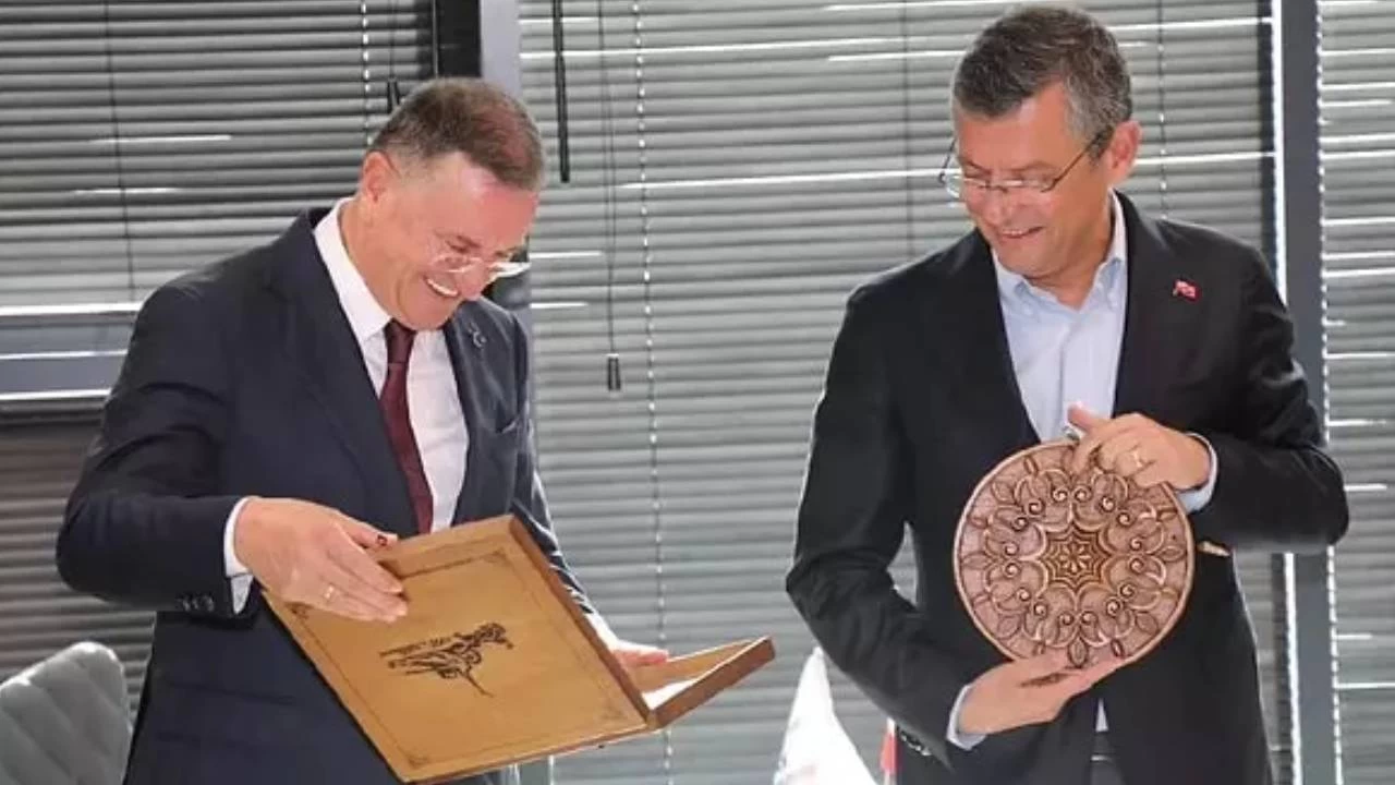 L�tf� Sava� adayl�ktan �ekiliyor mu?