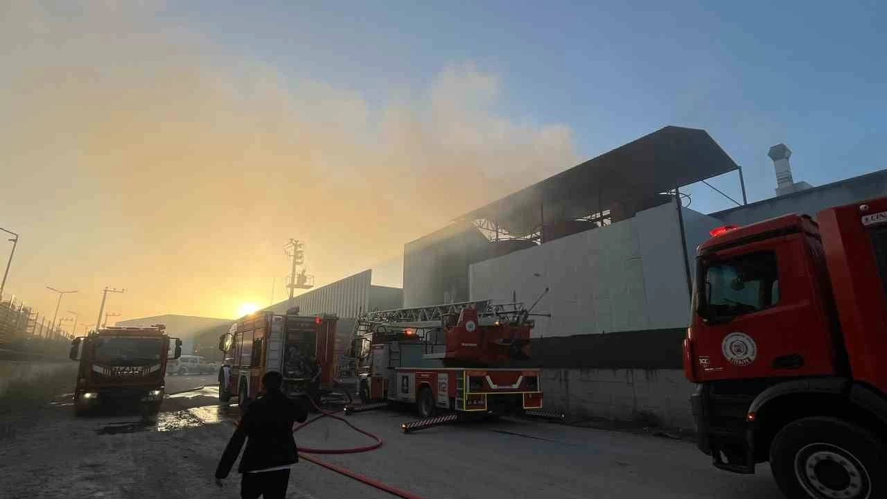 Madeni yağ fabrikasında korkutan yangın