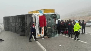 Malatya'da yolcu otobüsü devrildi: 3 kişi öldü, 36 kişi yaralandı