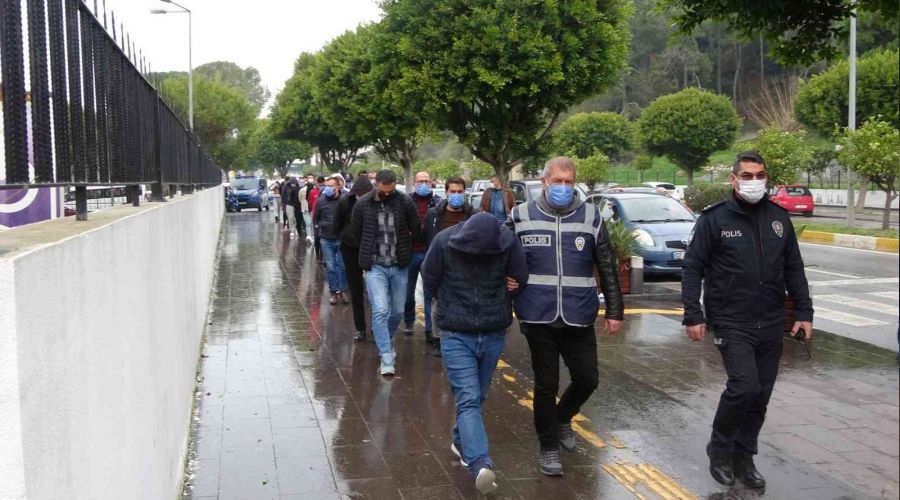 Manavgat'ta fuhuş çetesi çökertildi
