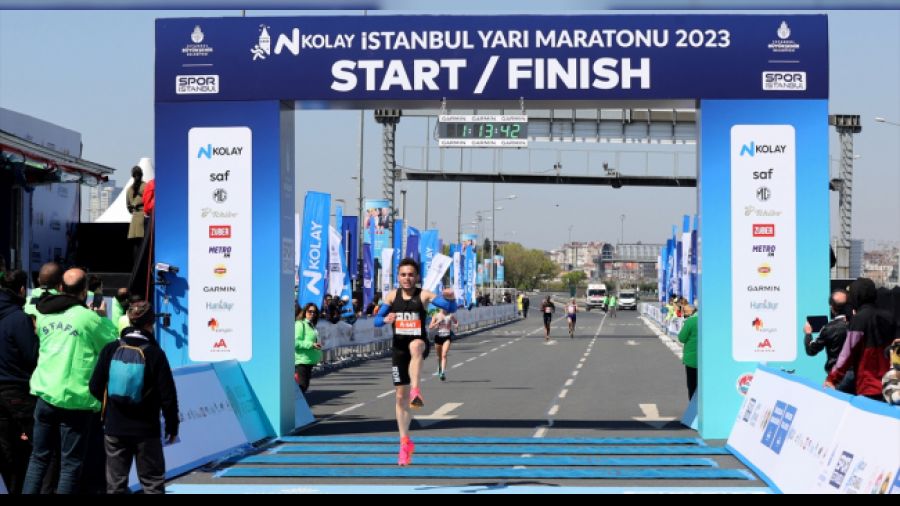 Maratona Kenyalı atletler damga vurdu 