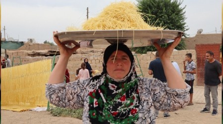 Mardin'de kadınların şehriye mesaisi