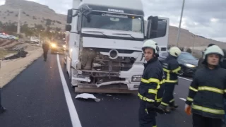 Mardin'de tır ile otomobil çarpıştı: 1 ölü, 3 yaralı