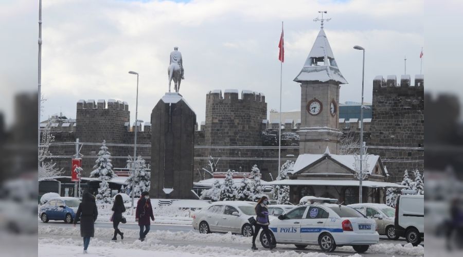 Mart kar� Kayseri'yi beyaza b�r�d�