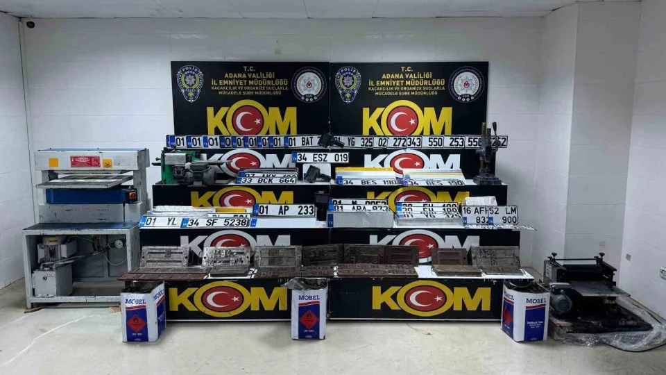 Merdiven alt� plaka bas�m at�lyelerine bask�n: 4 tutuklama