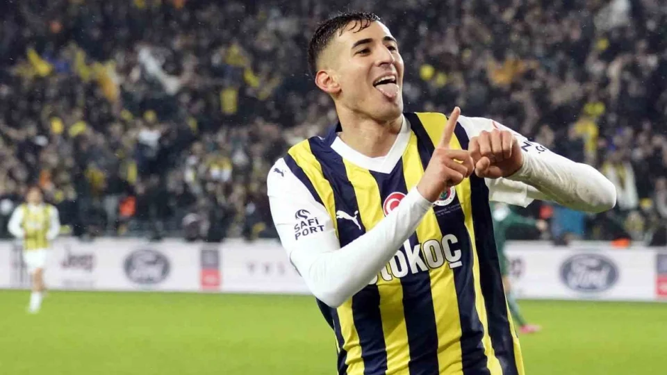 Mert Müdür saç baş yoldurdu