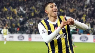 Mert Müdür saç baş yoldurdu