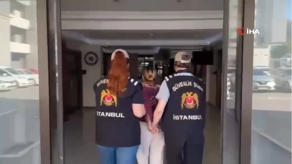 Metroda ba��rt�l� kad�na hakaret etti, tutuklama talebiyle mahkemeye sevk edildi