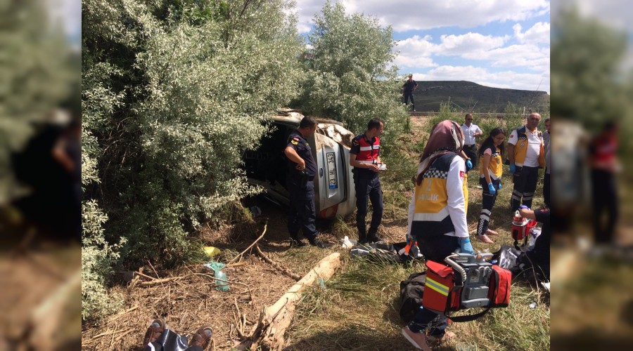 Mezuniyet d�n��� feci kaza: 4 �l�