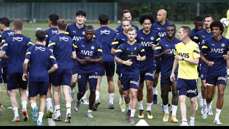 Milli futbolcular takma katld
