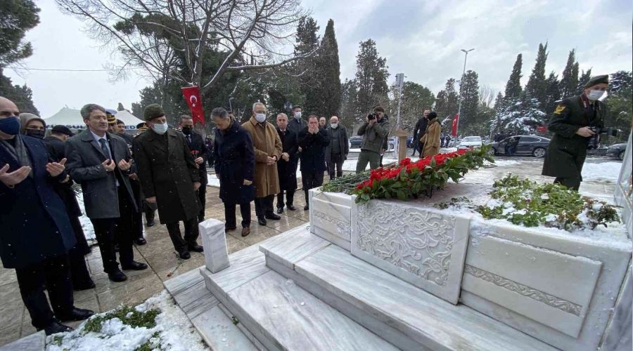 Milli Şair Mehmet Akif Ersoy kabri başında anıldı
