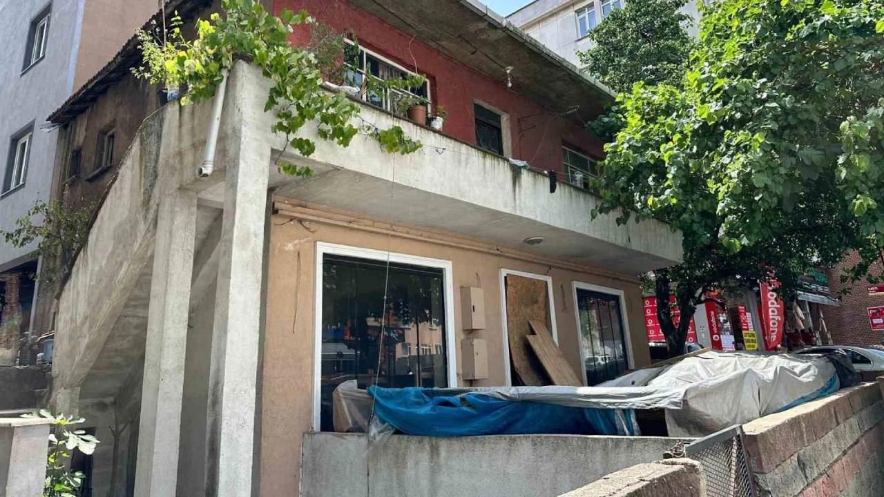 Miras kavgas�nda annesi ve karde�ini �ld�rd�