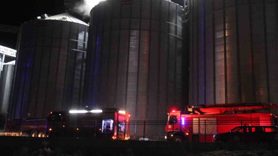 M�s�r silosunda ��kan yang�n: 5 ki�i dumandan etkilendi