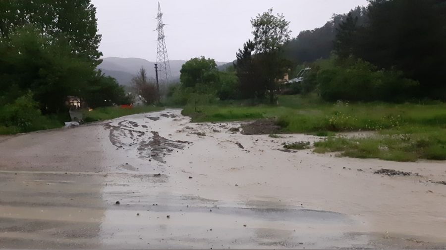 Mudurnu'da sağanak hayatı olumsuz etkiledi