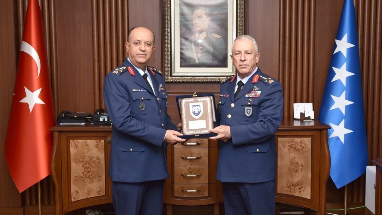  Muharip Hava Kuvveti Komutanl���'nda devir teslim