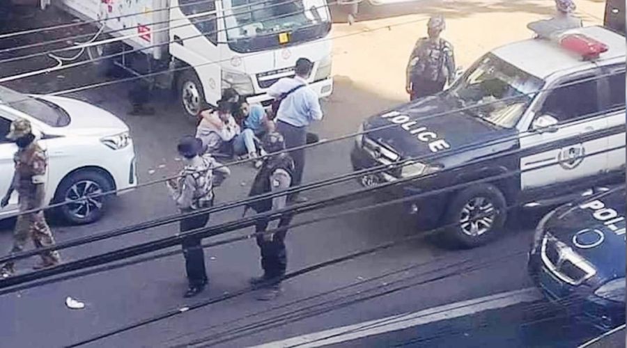 Myanmar'da askeri araç protestocularýn arasýna daldý: 5 ölü