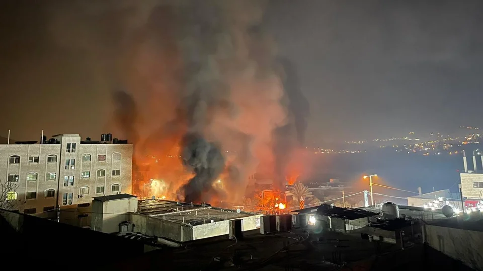 Nablus'ta topraklar�n� gasbeden �sraillilerin sald�r�s�na u�rayan Filistinliler ya�ad�klar� korku dolu anlar� anlatt�