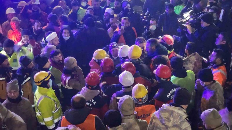 Naime abla asr�n felaketinde umudun ad� oldu, 165. saatte enkazdan kurtar�ld�