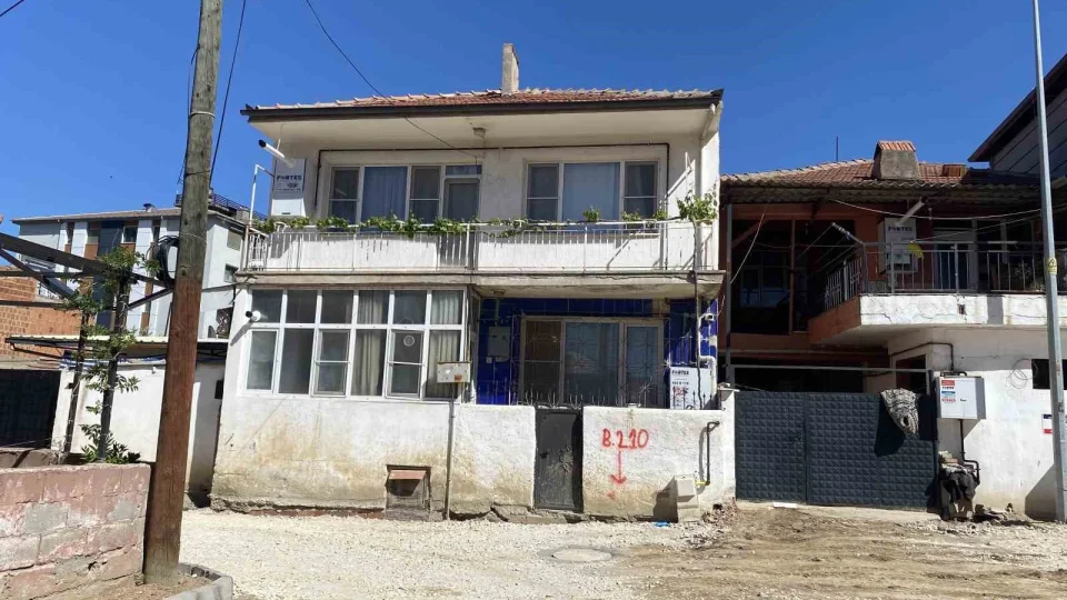 Namaz i�in uyand�, o�lunu banyoda �l� buldu