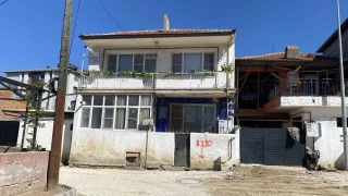 Namaz i�in uyand�, o�lunu banyoda �l� buldu