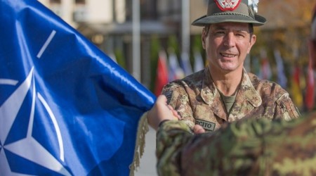 NATO KFOR'da komuta değişimi