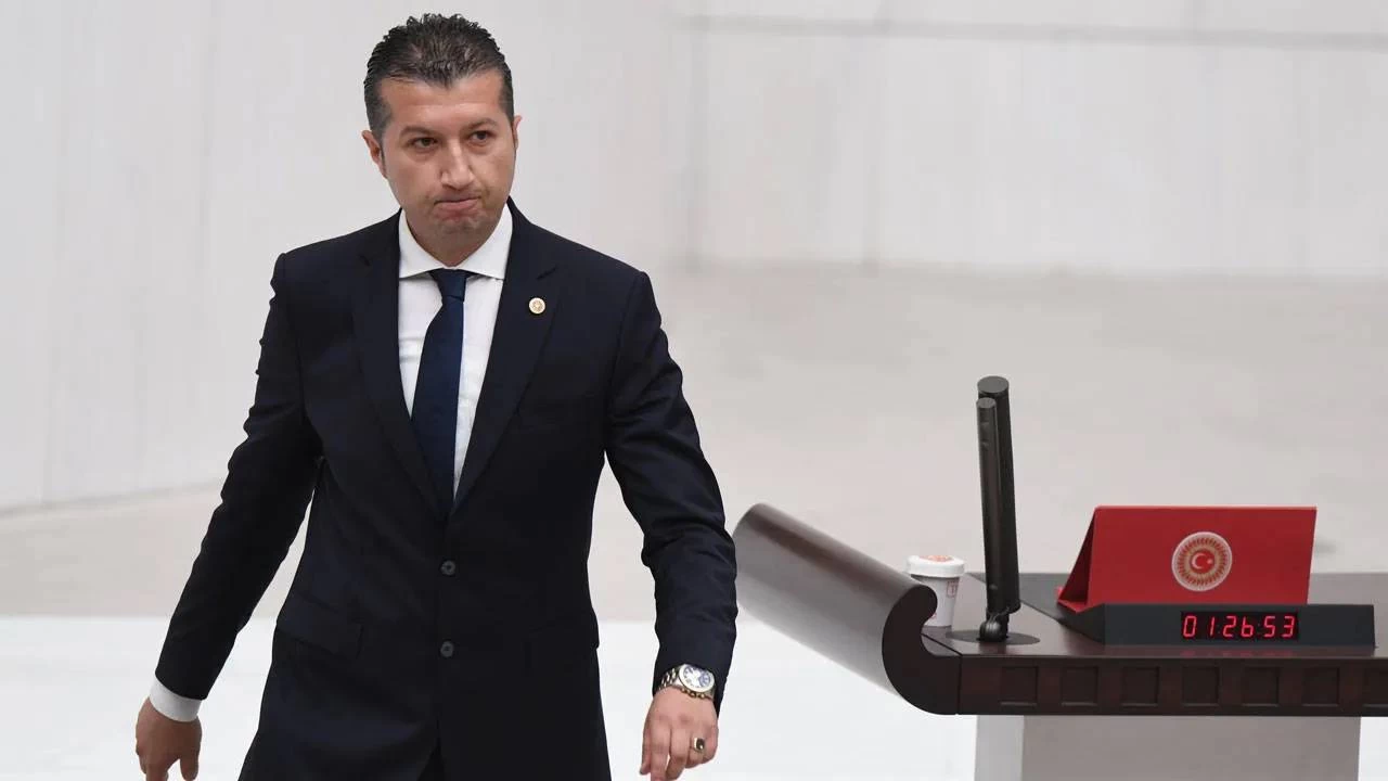 NATO oylamas�nda �ret� oyu veren tek CHP�li vekil: Kahrolsun Amerikan emperyalizmi