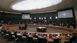 NATO savunma bakanları, Rusya, Ukrayna ve nükleer caydırıcılık gündemiyle toplandı