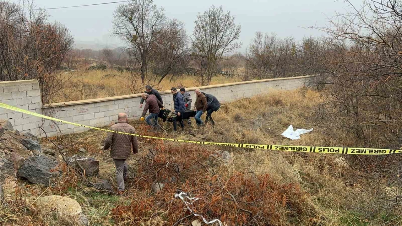Nide'de kayp olarak aranan ahsn cesedi bo arazide bulundu