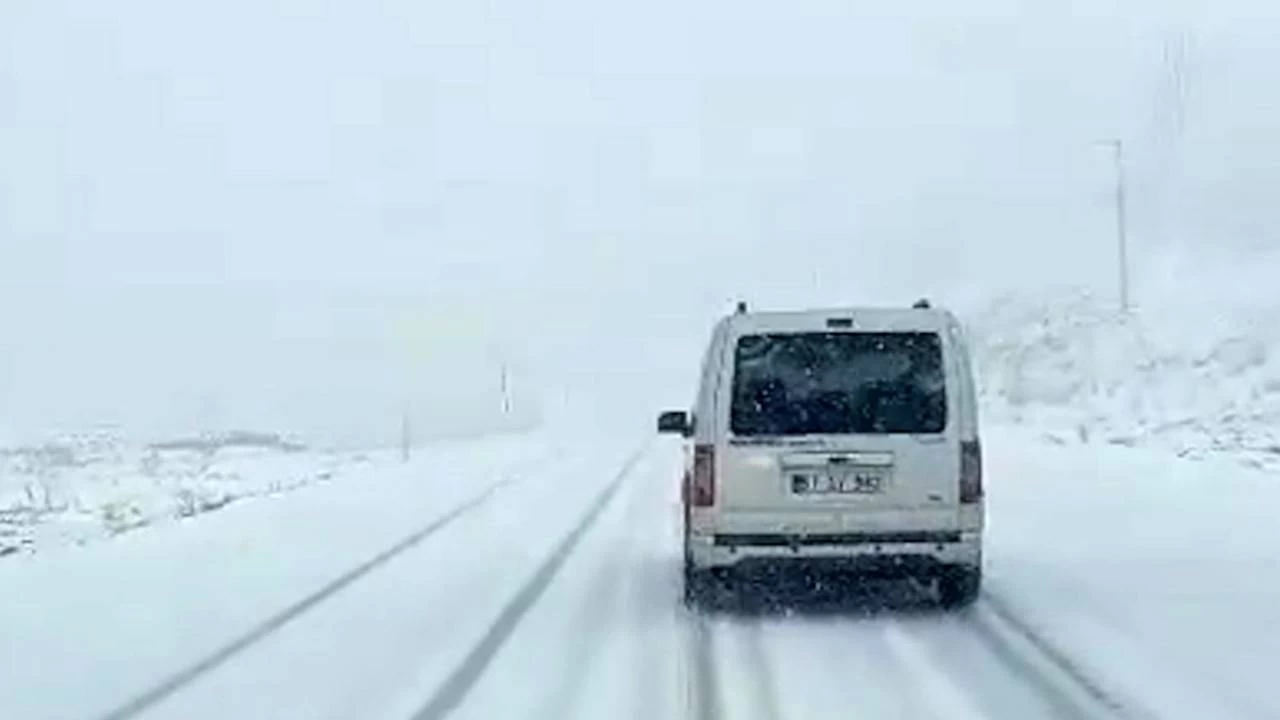 Niğde'de yüksek kesimlere kar yağdı