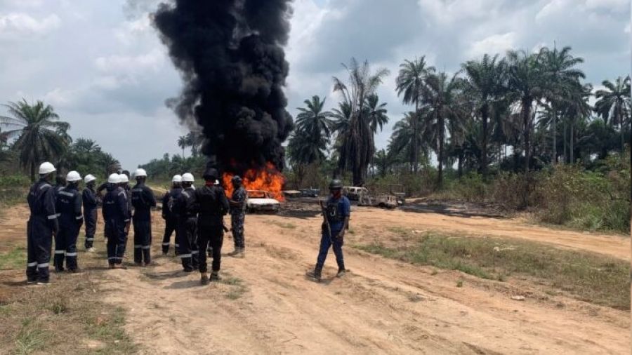 Nijerya'da petrol rafinerisinde patlama: 12 l