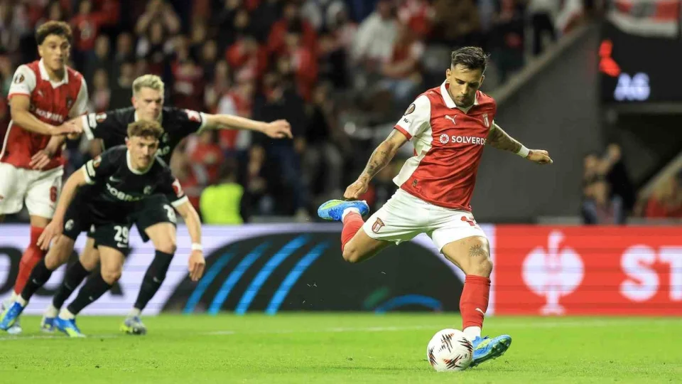 Nottingham Forest evinde Aston Villa'y� devirdi