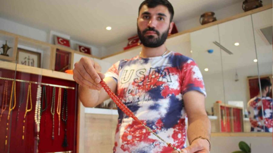 Öğretmen adayı atanamayınca tespihçi oldu