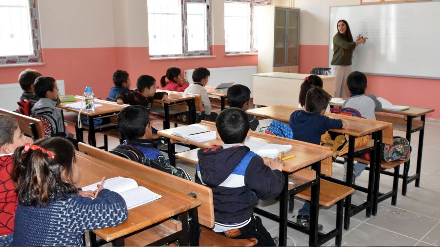 Öğretmen maaşları yalnızca Türkiye'de geriledi