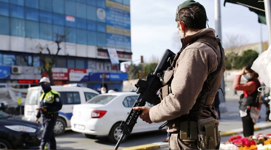 Okmeydan�'nda dev uygulama