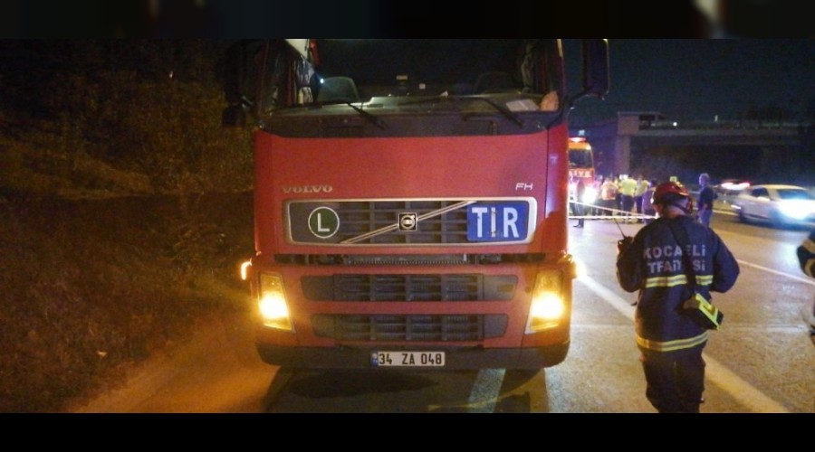 Otomobil tıra arkadan çarptı: 1 ölü