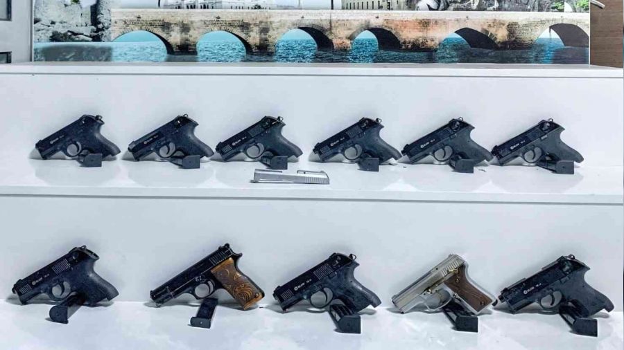 Otomobilinden 11 silah çıkan şahıs 'buldum' dedi