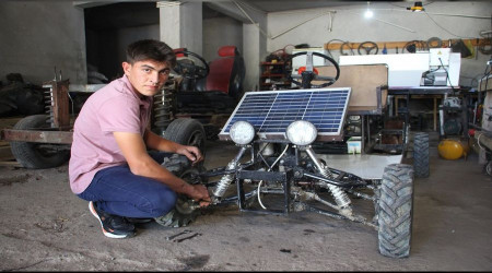 Oyuncağının pili bitince kendine gerçek motor yaptı