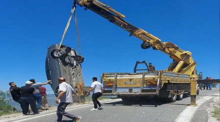 Özçekim yaparken otomobili uçuruma uçtu