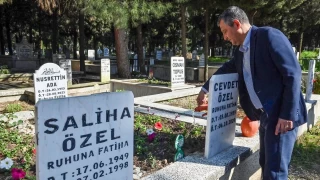 Özgür Özel, aile büyükleri ve 'Manisa Tarzanı'nın mezarını ziyaret etti