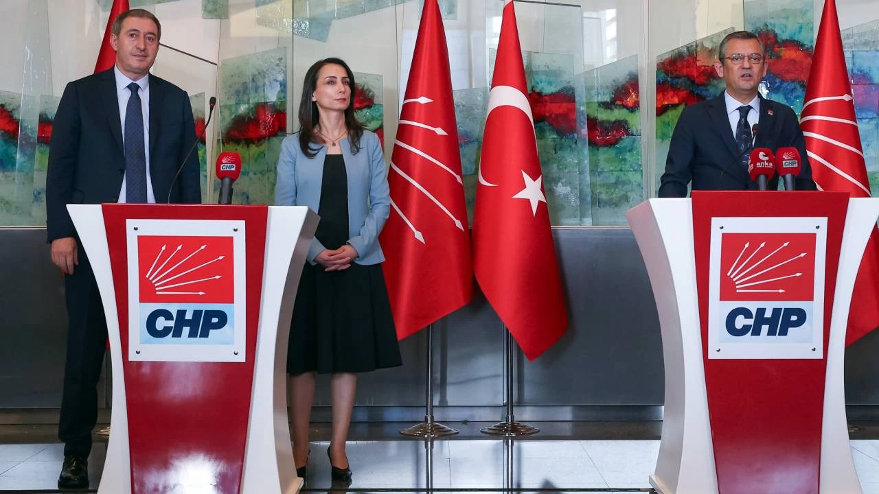 Özgür Özel: Atatürk'e veremeyeceğimiz hiçbir hesabımız yoktur