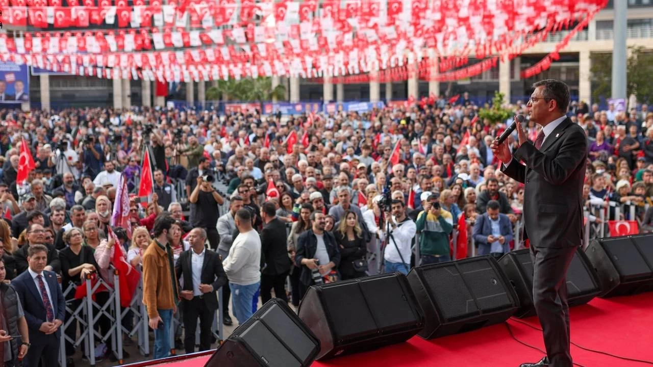 zgr zel'in aday tantm toplantsnda gazeteciler ve polis arasnda gerginlik