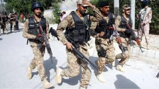 Pakistan'da güvenlik güçleri 5 militanı etkisiz hale getirdi