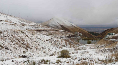 Palandken Da'nn zirvesi beyaza brnd