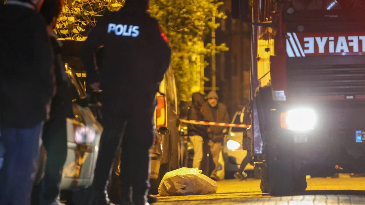 Park ettiği otomobilin altında kalan sürücü öldü