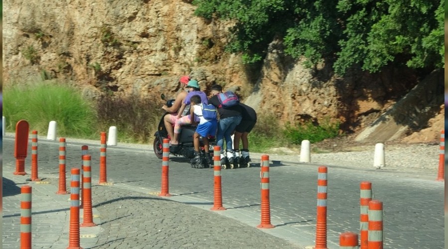 Patenci çocuklara yol yardımı