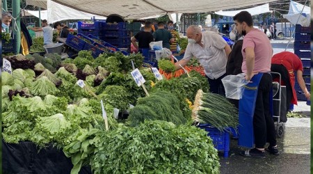 Pazarcı esnafı tezgahlarda yerini aldı