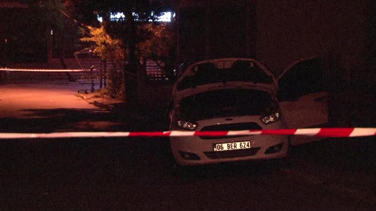 Pendik'te ara� i�inde yanm�� bir erkek cesedi bulundu