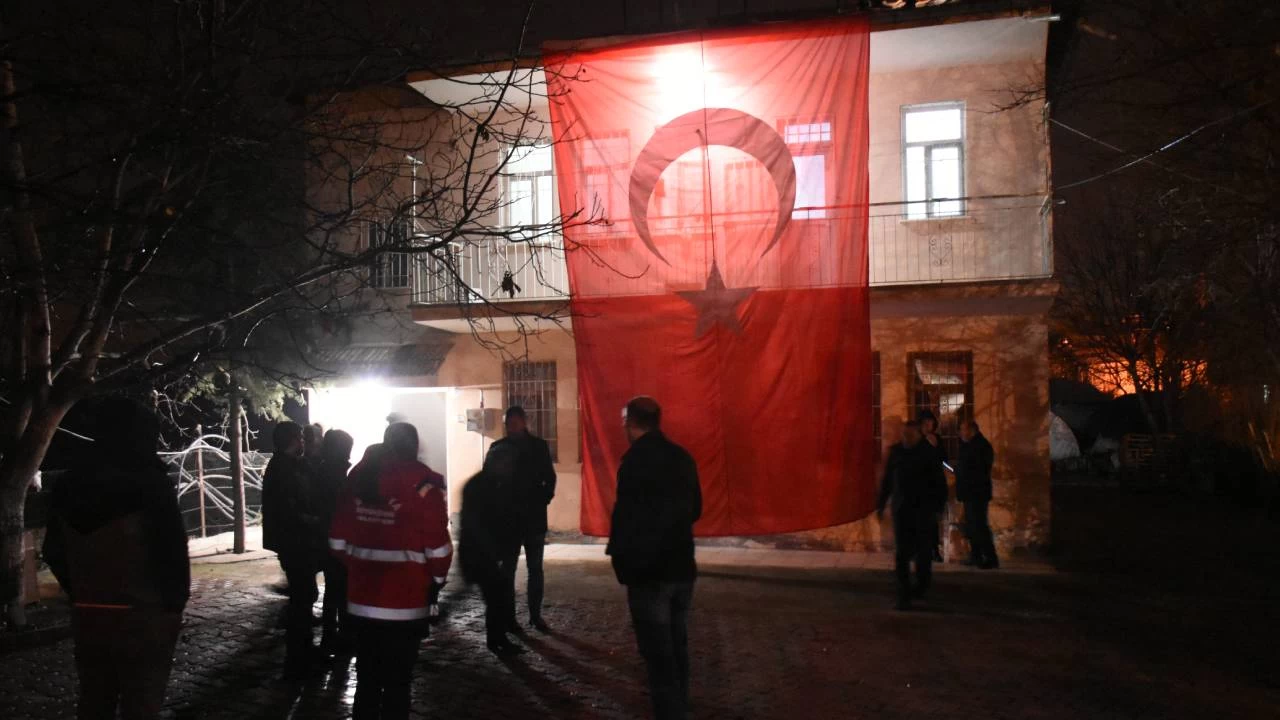 Piyade Sözleşmeli Er Emre Taşkın'ın şehadet haberi Malatya'daki ailesine verildi