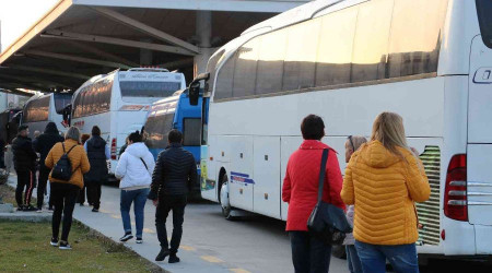 Ramazan alveriini Edirne'de yapan Bulgaristanllar lkelerine dnte younluk oluturdu